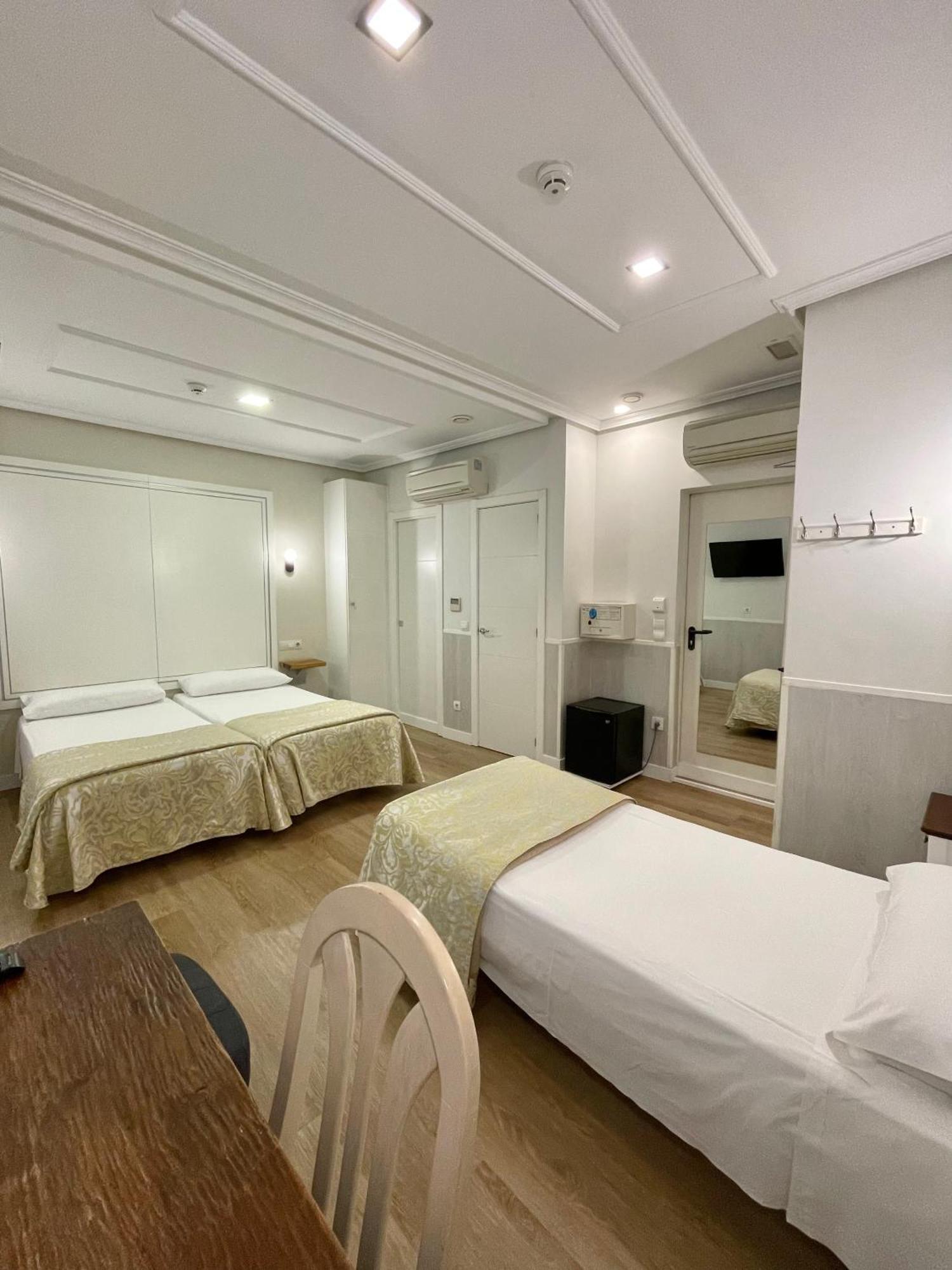 Hostal Madryt Zewnętrze zdjęcie
